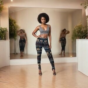 LuLaRoe Velvety Soft Grey Geometric Print Leggings One Size Capri VG